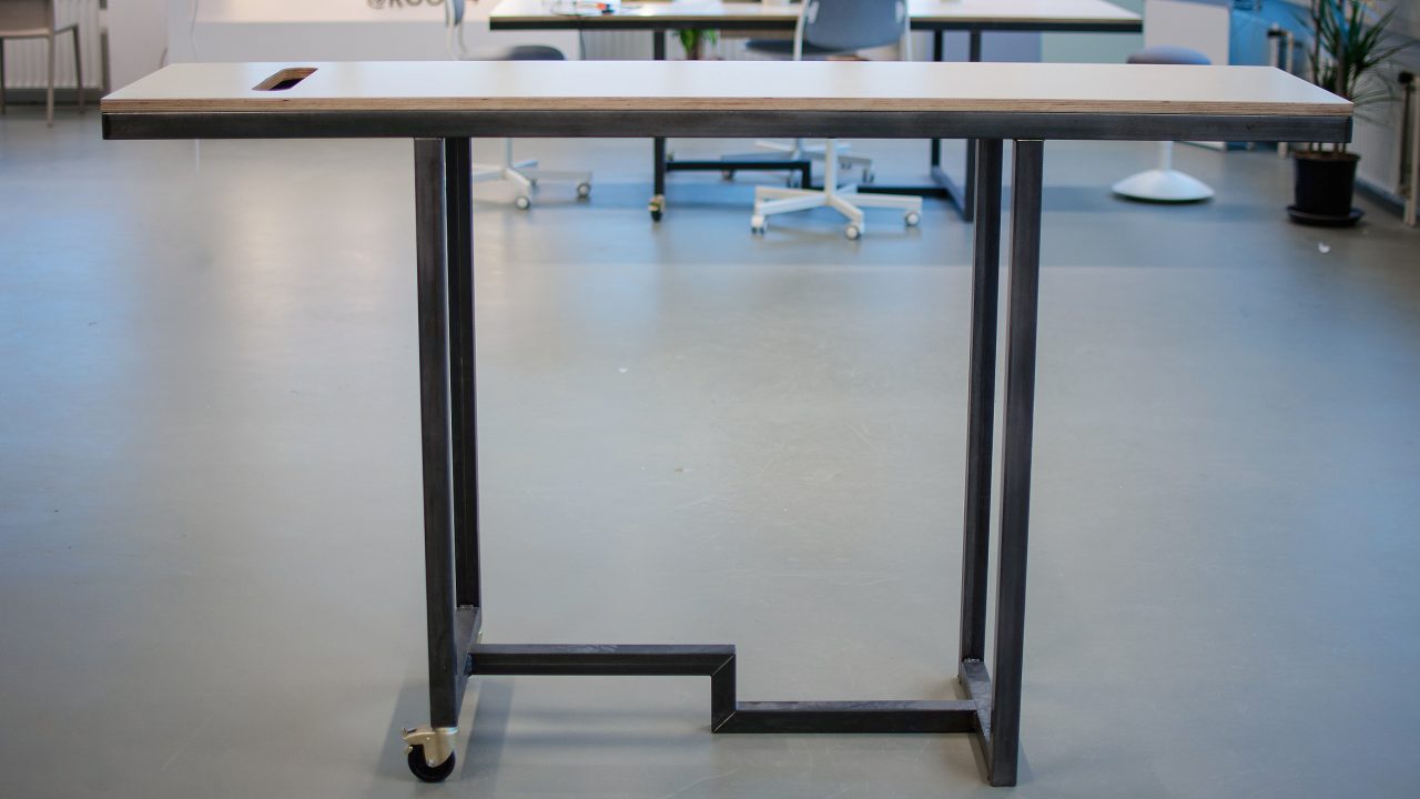 Sta-tafel ‘Dodo Desk’ – illi flexible furniture FRONT